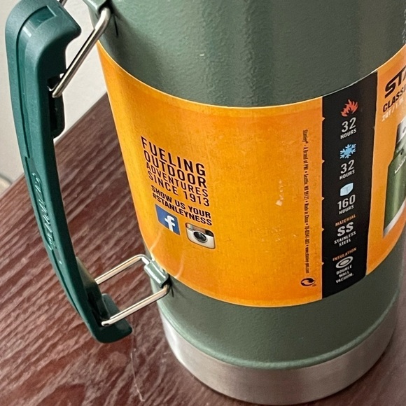 Stanley Double XL 2 qt Vacuum Travel Camping Bottle Thermos with  handle Green - Picture 4 of 8